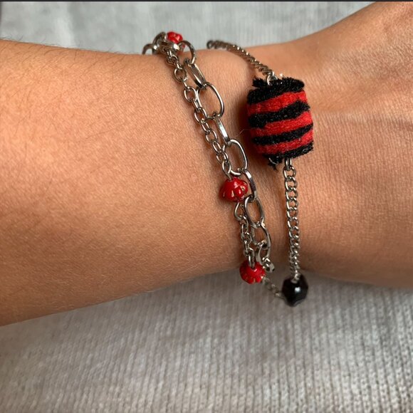 CREATION - Recycle fabric Pompom bracelet beads chains Red black - Picture 2 of 6